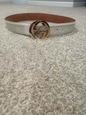 Gucci White Leather Belt with Metallic Silver GG Buckle